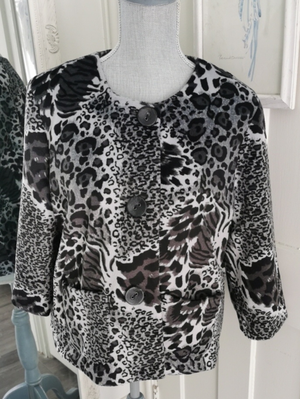 Ruby Rd. Petite Animal Print Grey and Black Plush Button Down Jacket. Size 16P
